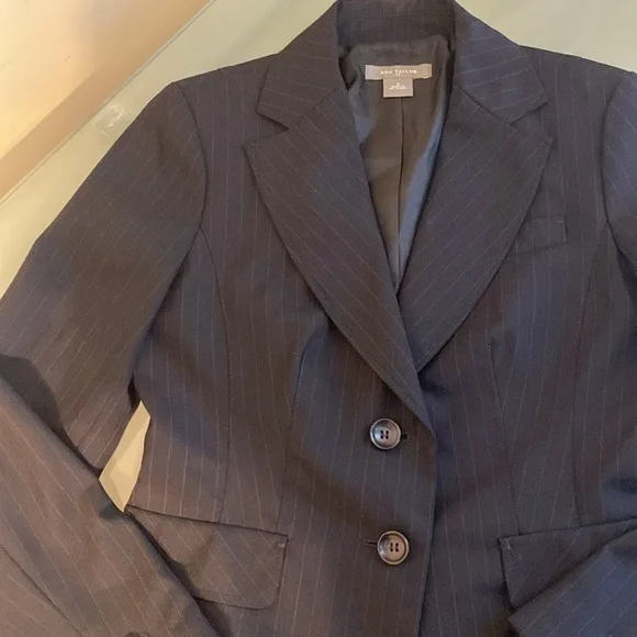 Ann Taylor Blazer Ann Taylor Pinstripe Blazer in WOOL BLend Size 2 - Picture 5 of 8